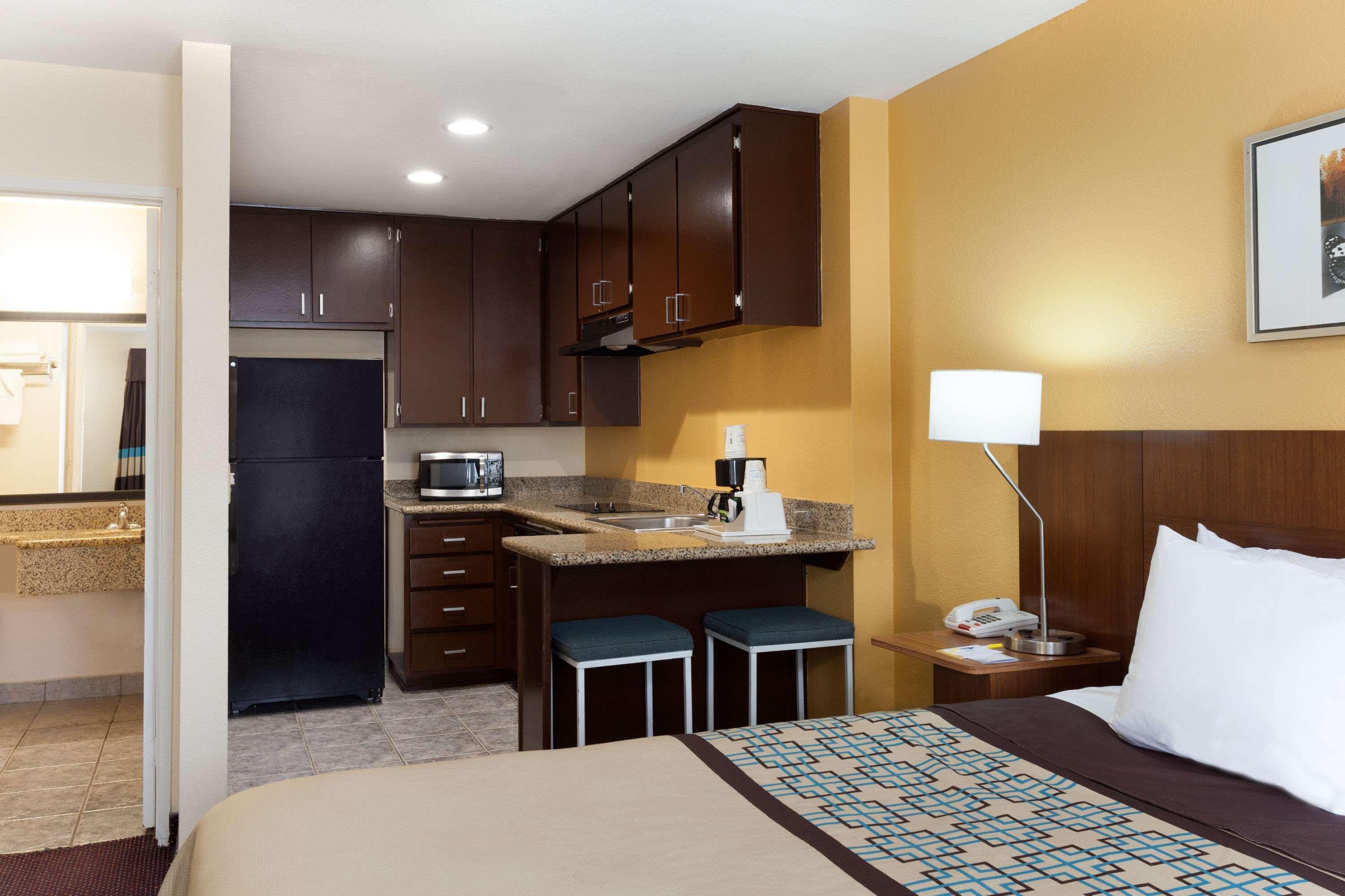 Days Inn By Wyndham Mission Valley-Sdsu San Diego Exterior photo