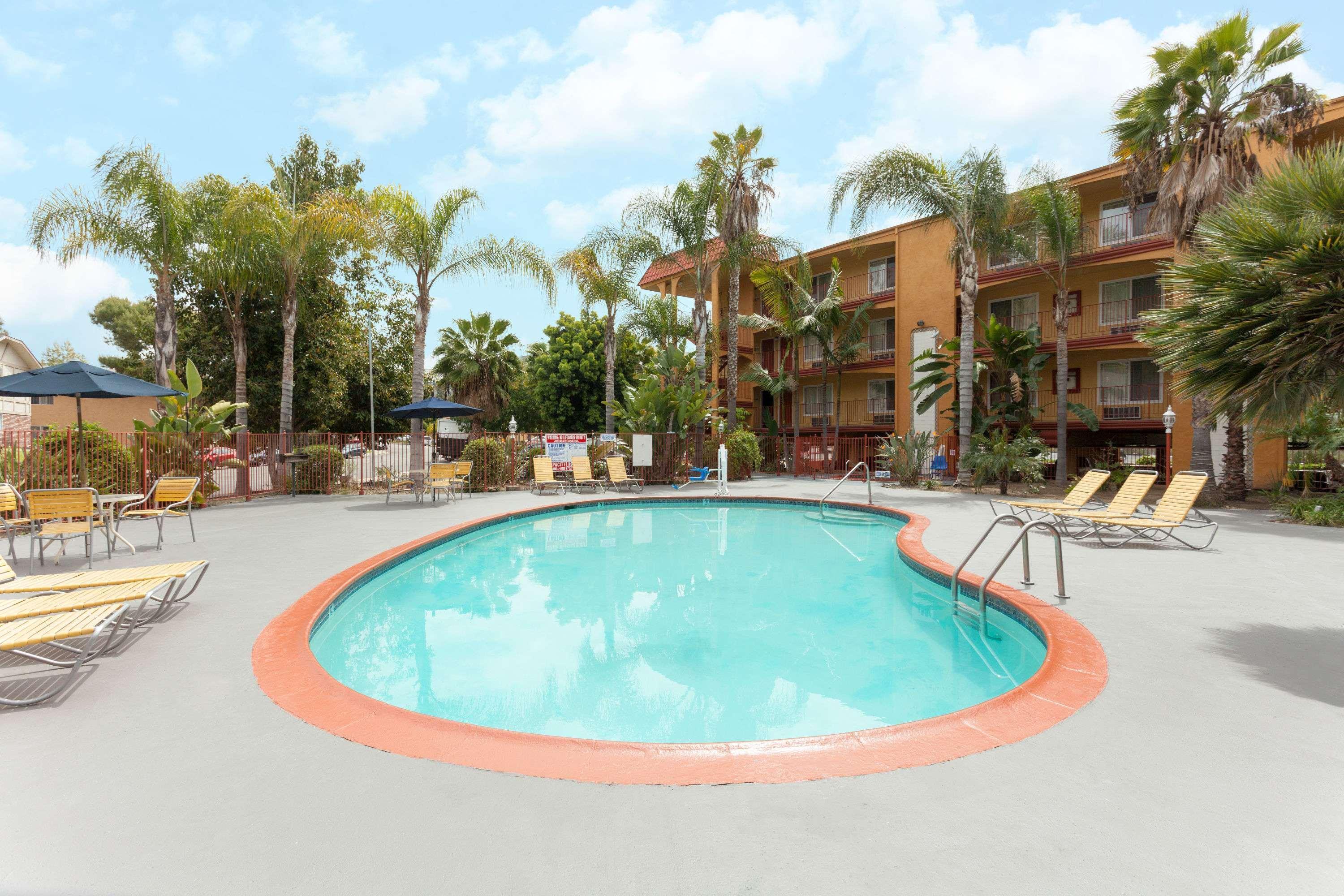 Days Inn By Wyndham Mission Valley-Sdsu San Diego Exterior photo
