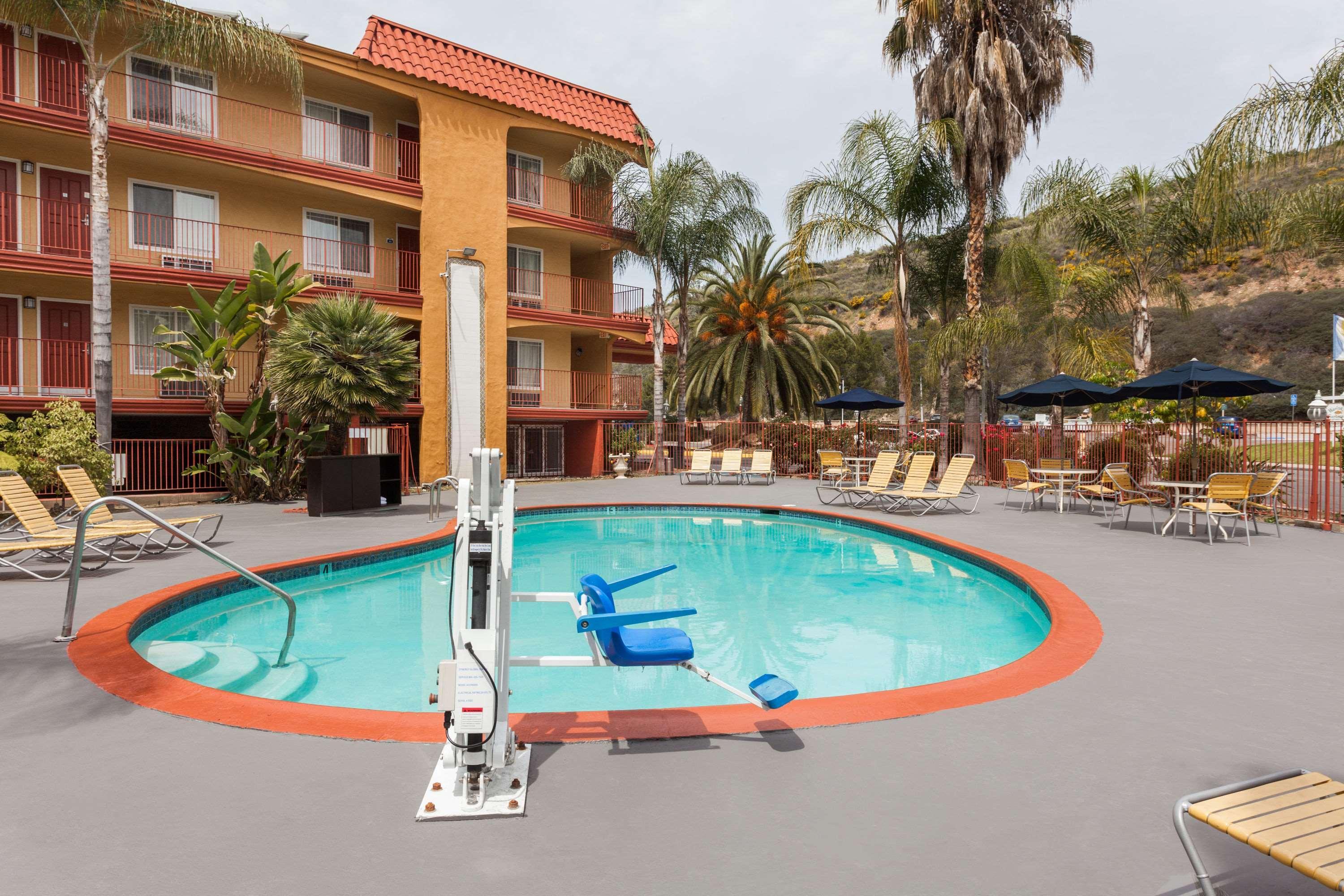 Days Inn By Wyndham Mission Valley-Sdsu San Diego Exterior photo
