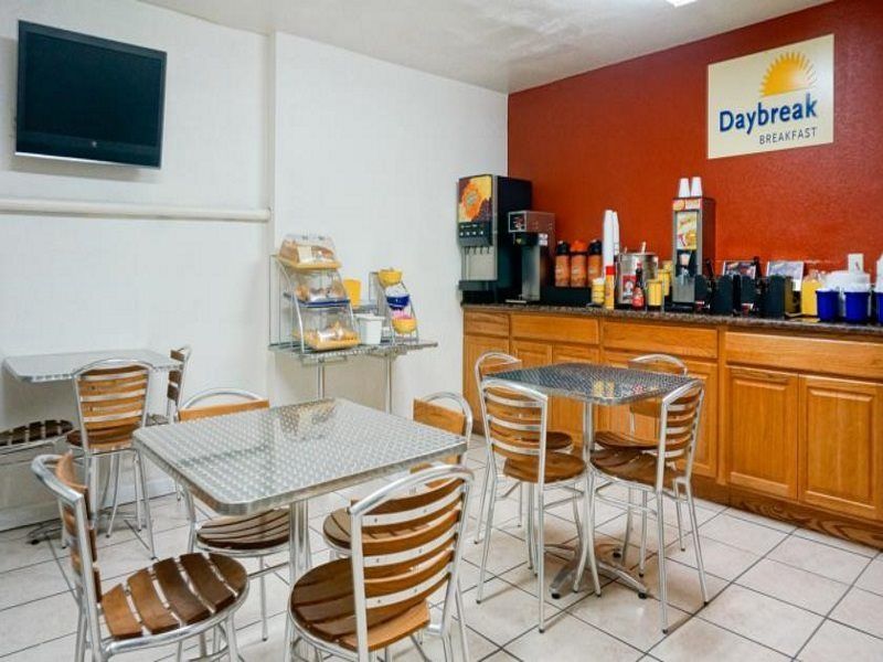 Days Inn By Wyndham Mission Valley-Sdsu San Diego Exterior photo